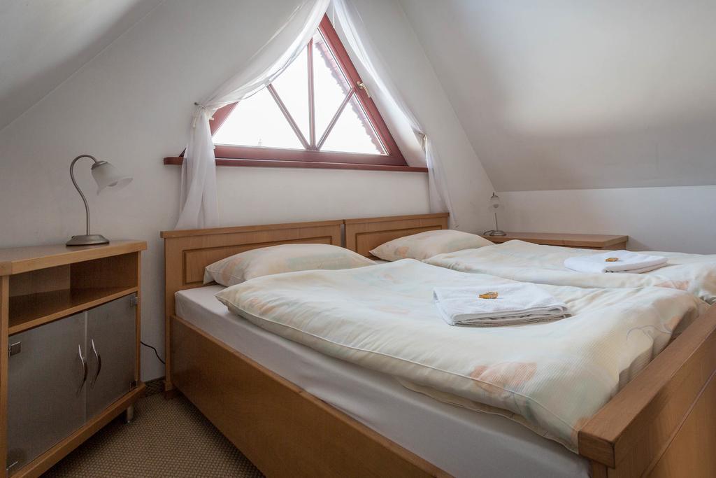 Sykowny Dworek Apartamenty 코스실리스코 외부 사진