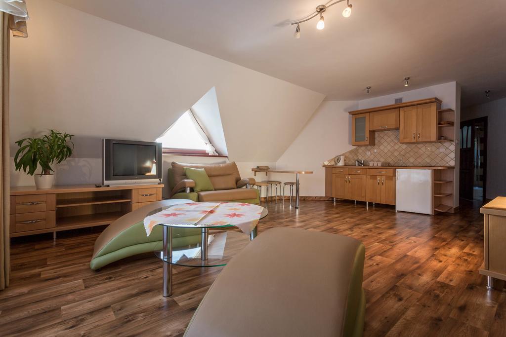 Sykowny Dworek Apartamenty 코스실리스코 외부 사진
