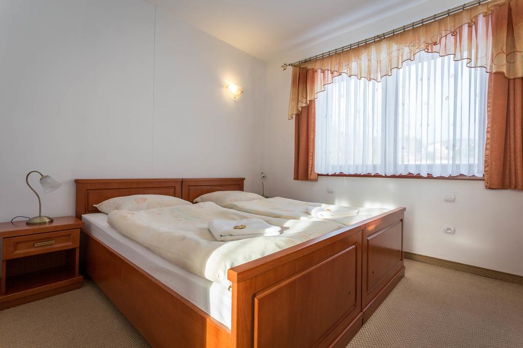 Sykowny Dworek Apartamenty 코스실리스코 객실 사진