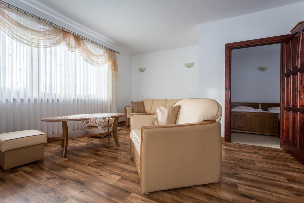 Sykowny Dworek Apartamenty 코스실리스코 외부 사진
