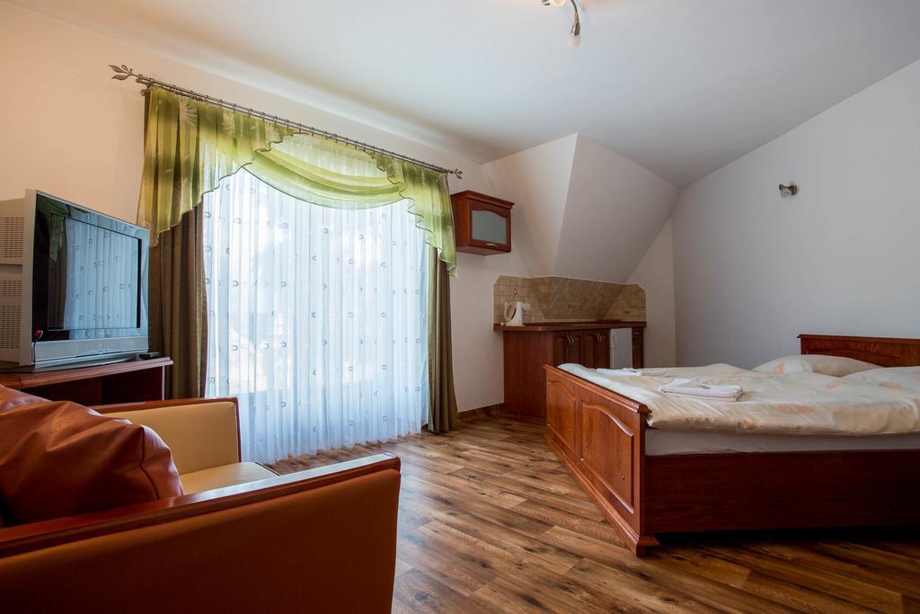 Sykowny Dworek Apartamenty 코스실리스코 객실 사진