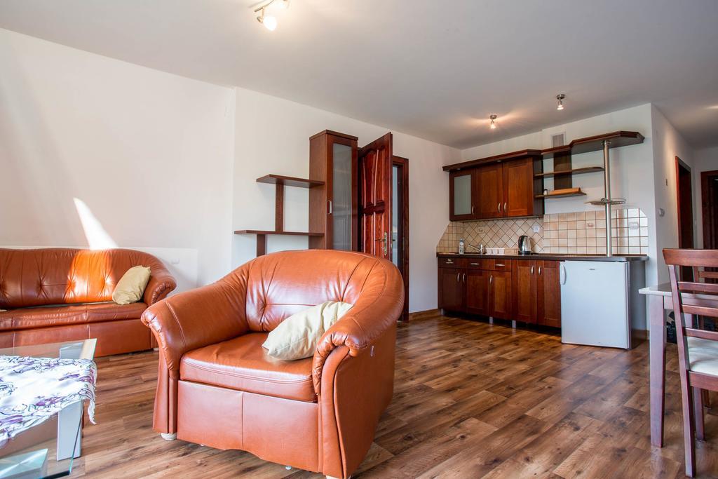 Sykowny Dworek Apartamenty 코스실리스코 외부 사진